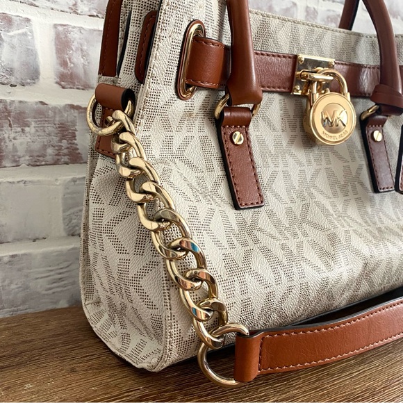 Michael Kors • Lock & Key • Hamilton Medium Leather Logo Satchel • Vanilla - Picture 3 of 14